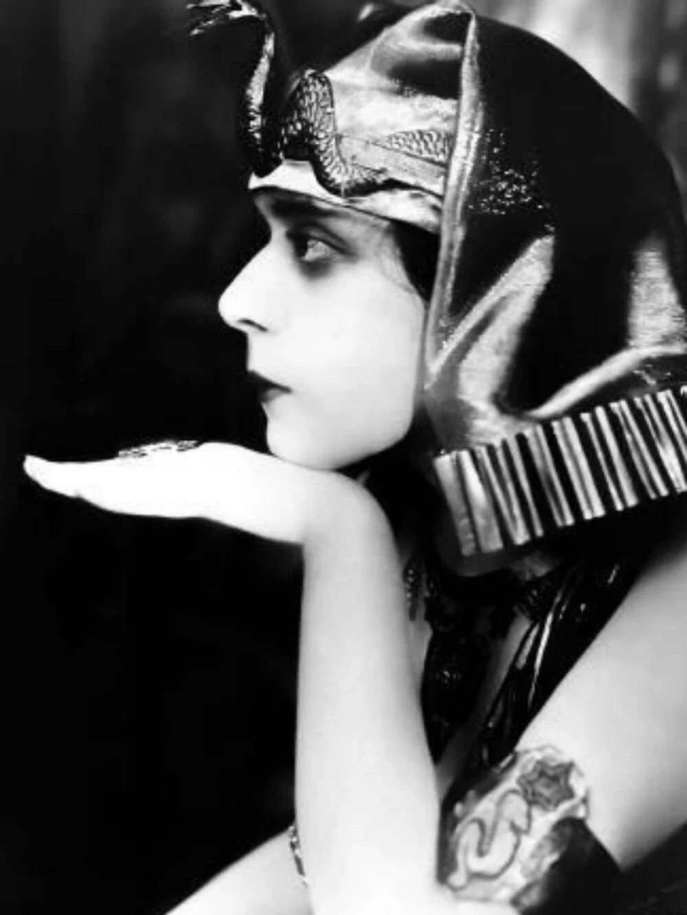 Theda Bara Cleopatra (1917) CLassic  Silent film vintage Hollywood Vin Gothic